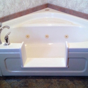 Tub-cut-out-on-jetted-tub-1080x608